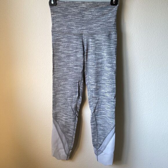 Lululemon leggings stripes print cropped size 4 black and white grey on hems - Picture 1 of 5